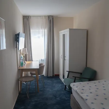 호텔 Zum Grafen Hallermunt 2*