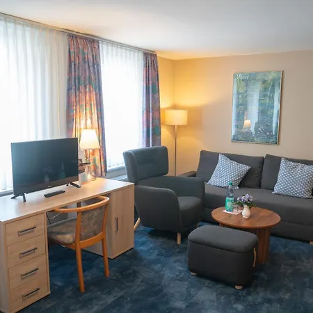 Zum Grafen Hallermunt 호텔 2*