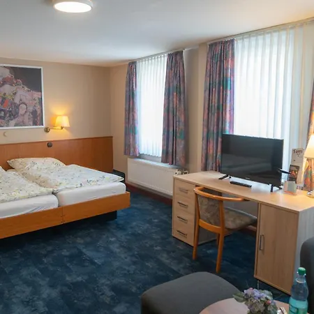 호텔 Zum Grafen Hallermunt 2*